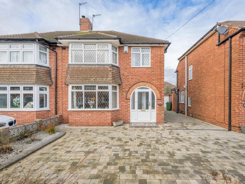 3 bed semidetached house for sale in Acacia Drive, Coseley, Bilston