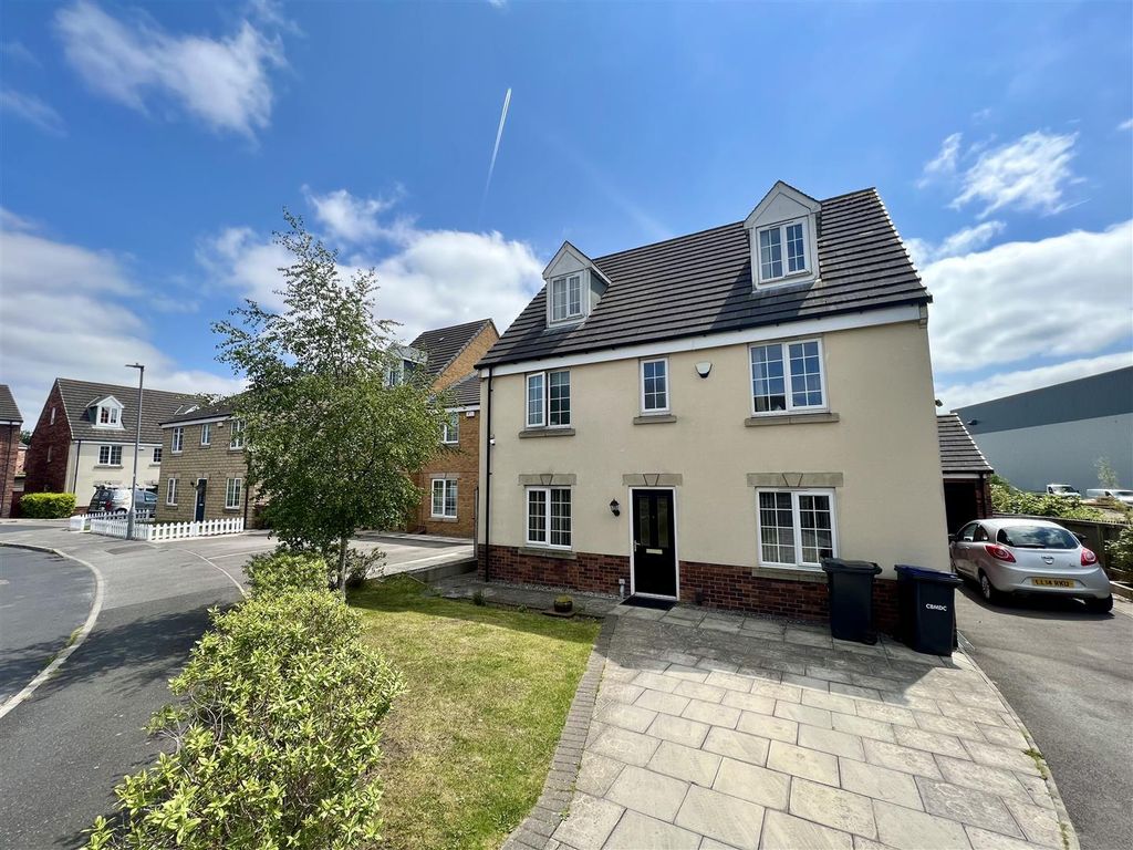 5 bed detached house for sale in Newhall Park Drive, Bradford BD5 Zoopla