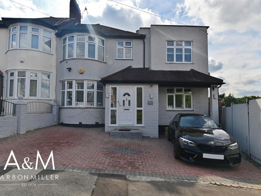 5 bed semidetached house for sale in Kirkland Avenue, Clayhall, Ilford