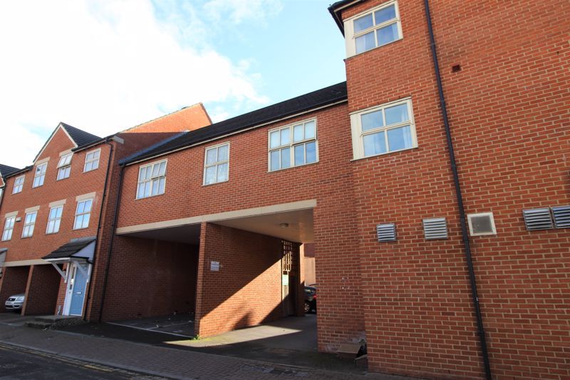 2 bed flat for sale in Cricklade Road, Swindon SN2 Zoopla