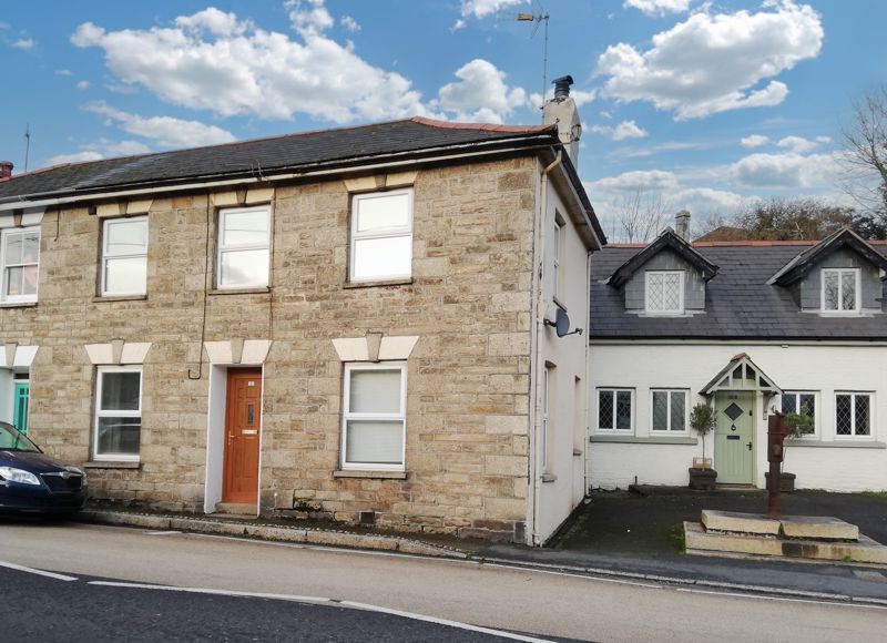 2 bed flat to rent in Church Road, Penryn TR10, £850 pcm Zoopla