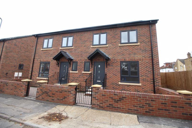 4 bed semidetached house to rent in Victoria Road, Eton Wick SL4 Zoopla