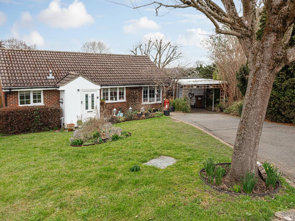3 bed detached bungalow for sale in Harkness Close, Epsom KT17, £595,000 Zoopla
