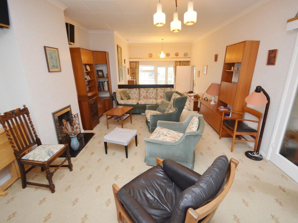 3 bed detached bungalow for sale in South Hill Avenue, Harrow HA1, £