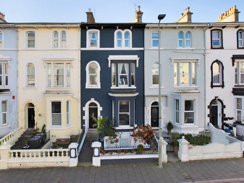 5 bed terraced house for sale in Orchard Gardens, Teignmouth TQ14, £