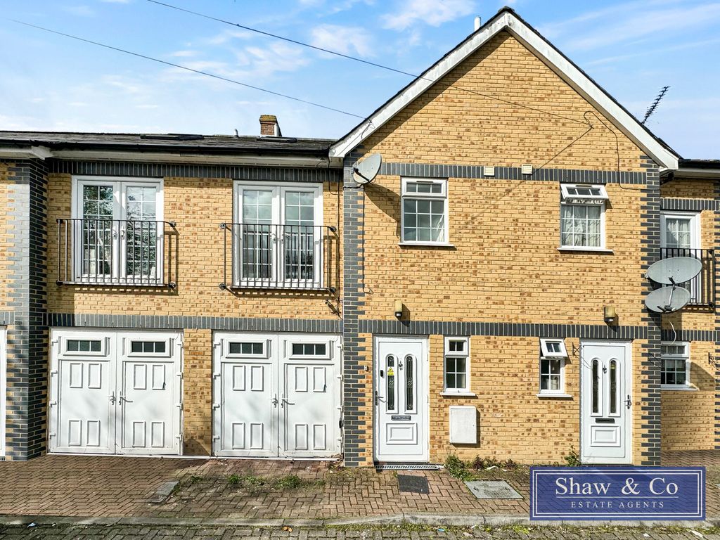 4 bed town house for sale in Cranford Lane, Heston, Hounslow TW5, £