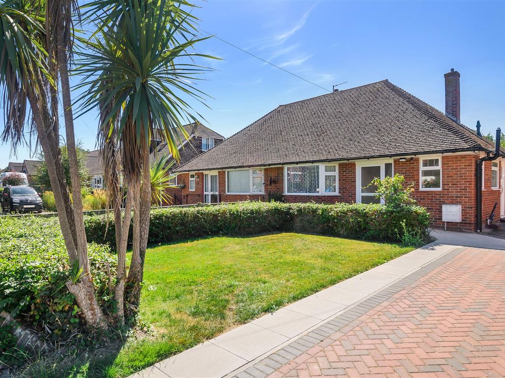2 bed semidetached bungalow for sale in Ersham Road, Hailsham BN27