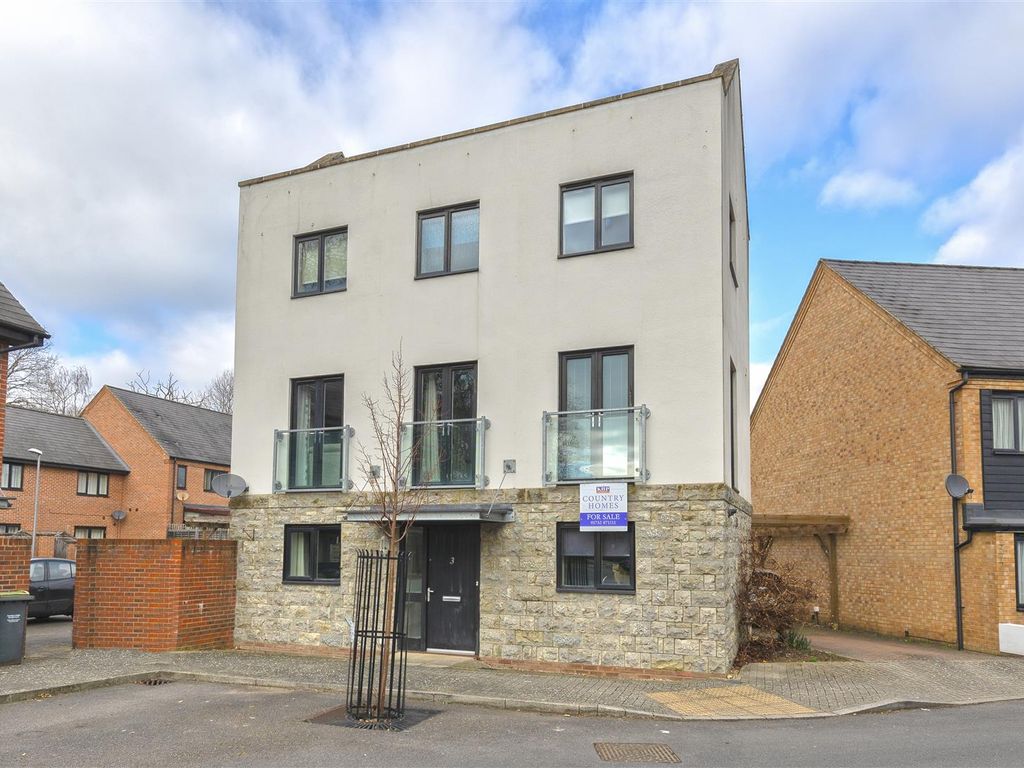 5 bed detached house for sale in Hawley Drive, Leybourne, West Malling