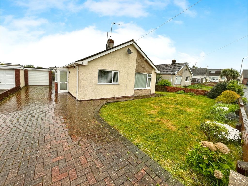 3 bed bungalow for sale in Turnstone Road, Porthcawl CF36, £375,000