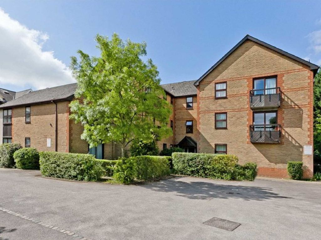 2 bed flat to rent in Queens Road, London SW19, £1,750 pcm Zoopla