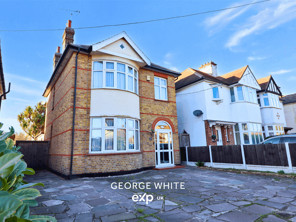 3 bed detached house for sale in Ashingdon Road, Rochford SS4, £450,000