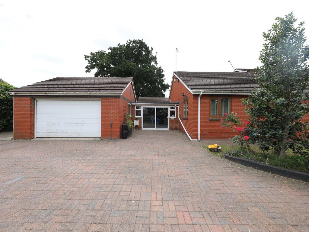 3 bed semidetached bungalow for sale in Lambwath Hall Court