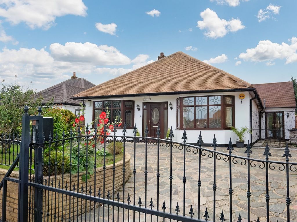 3 bed detached bungalow for sale in Chelsfield Lane, Orpington BR6 - Zoopla