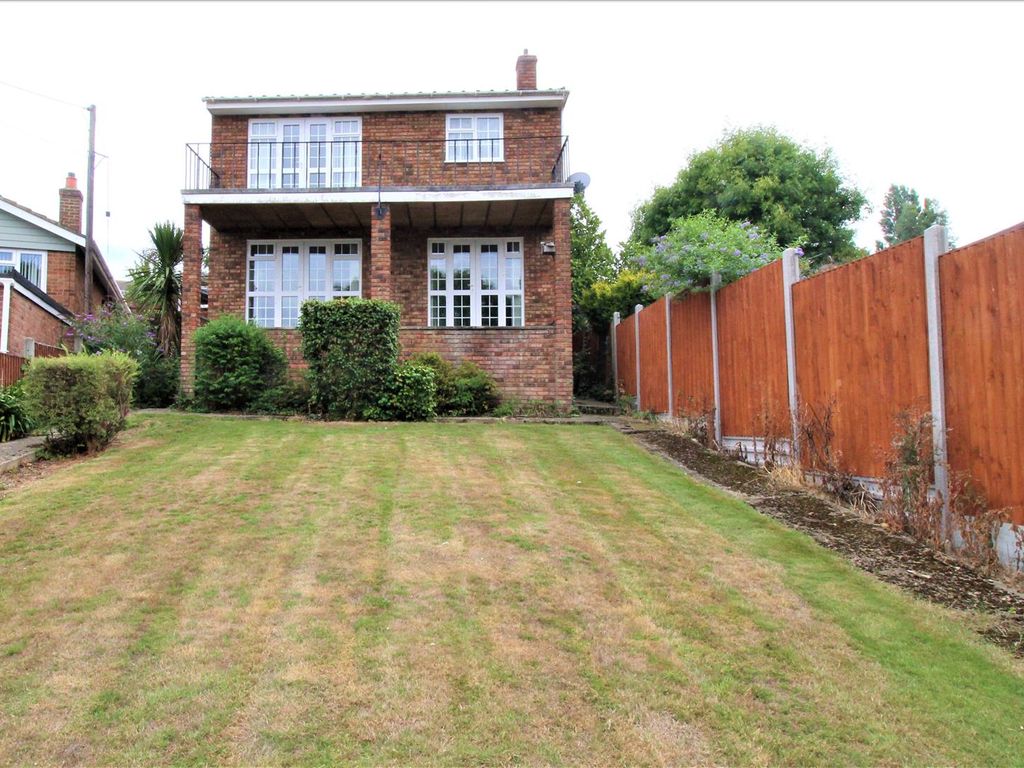 3 bed detached house for sale in Whybornes Chase, Minster On Sea