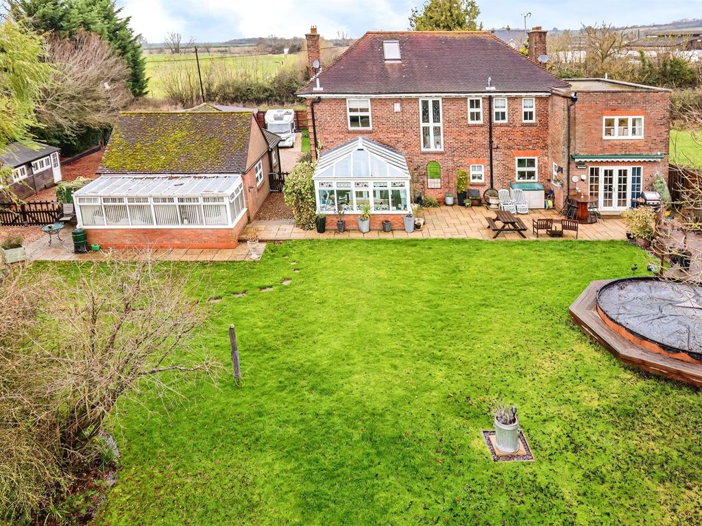 5 bed detached house for sale in Buckingham Road, Hardwick, Aylesbury