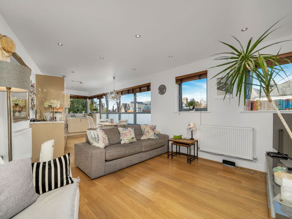 1 bed flat to rent in Battersea Park Road, Battersea, London SW11, £