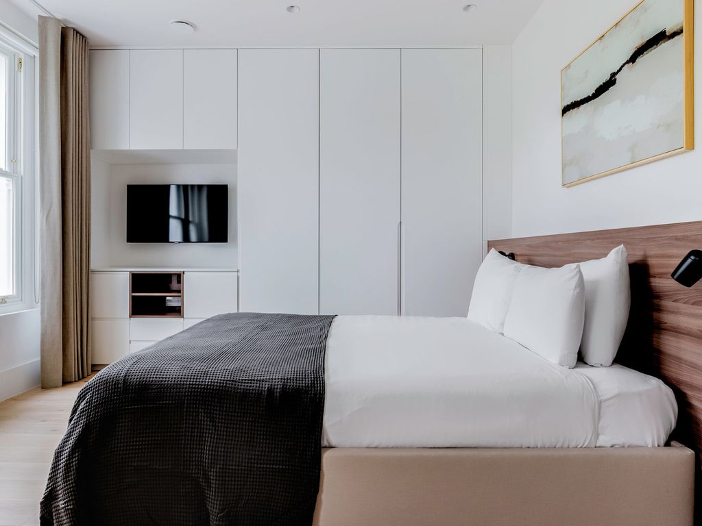 Studio to rent in Kensington, London W14, £3,080 pcm Zoopla