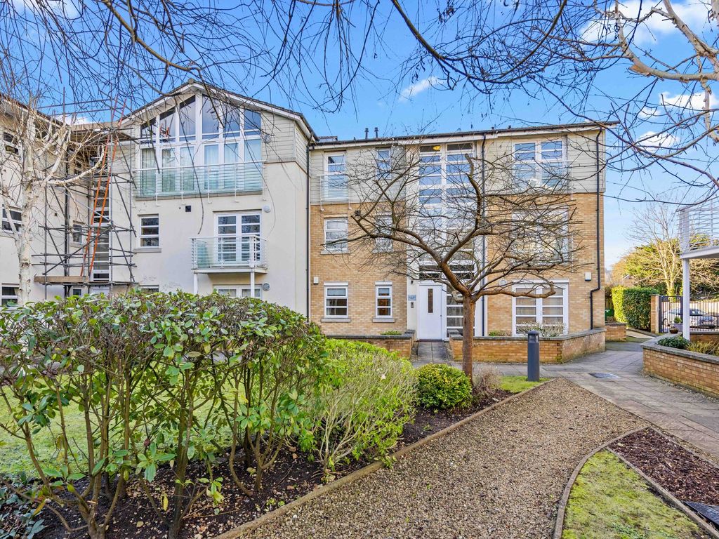 1 bed flat to rent in The Quadrant, Rickmansworth WD3, £1,200 pcm Zoopla