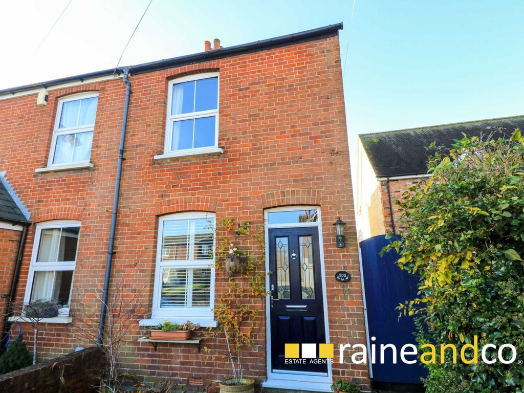 3 bed semidetached house for sale in High Street, Codicote SG4, £
