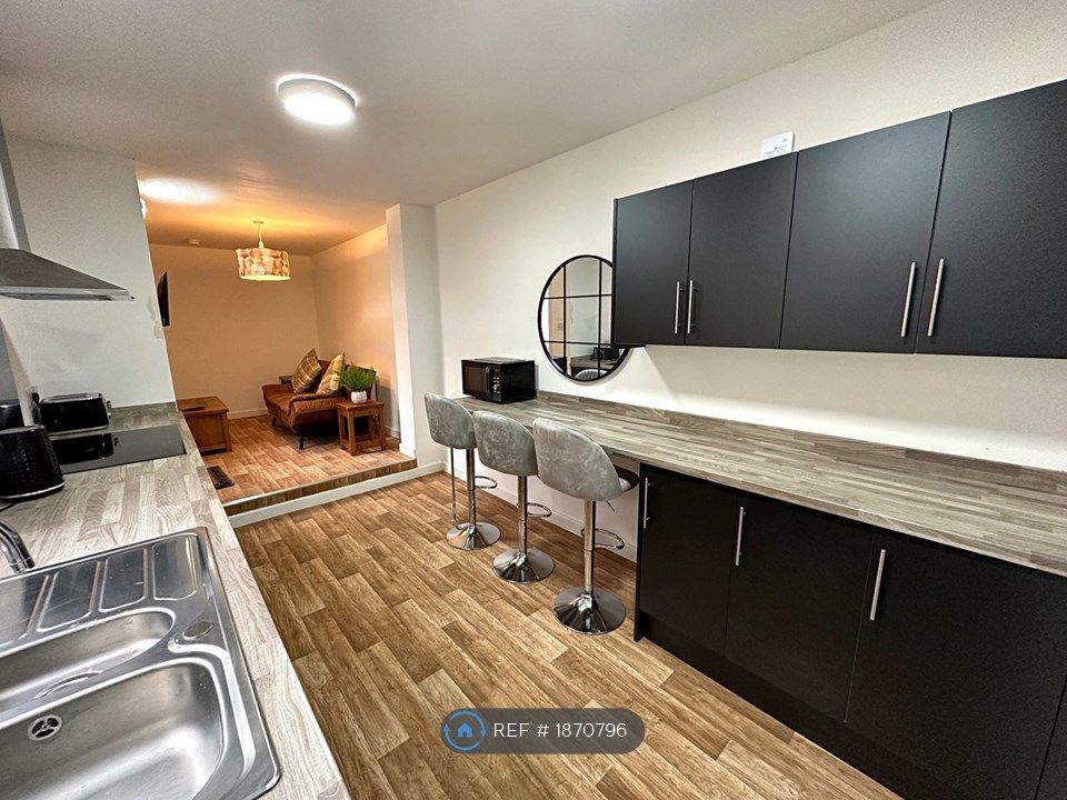 Room to rent in Corporation Road, Darlington DL3, £525 pcm Zoopla