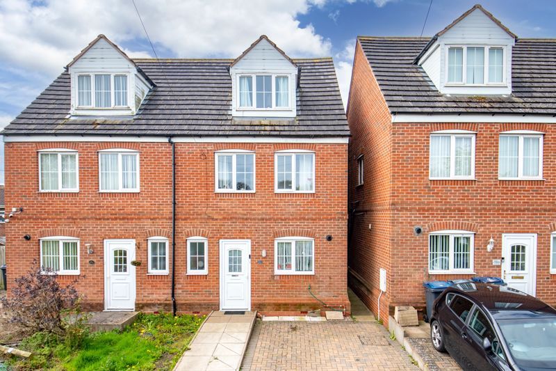 4 bed town house for sale in Radnor Close, Rubery, Birmingham B45 Zoopla