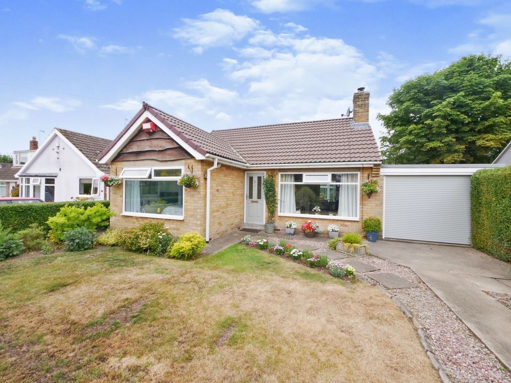 3 bed detached bungalow for sale in Moorland Garth, Strensall, York