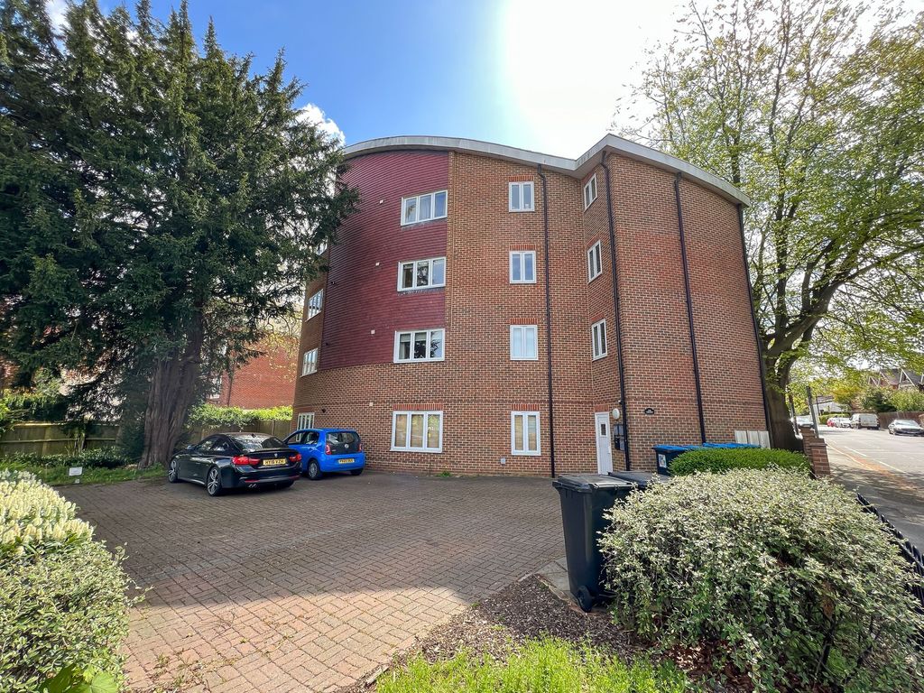 2 bed flat for sale in Maypole Road, The Heights Maypole Road RH19 Zoopla