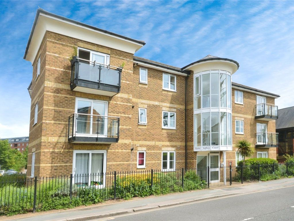 2 bed flat for sale in South Street, Stortford, Hertfordshire