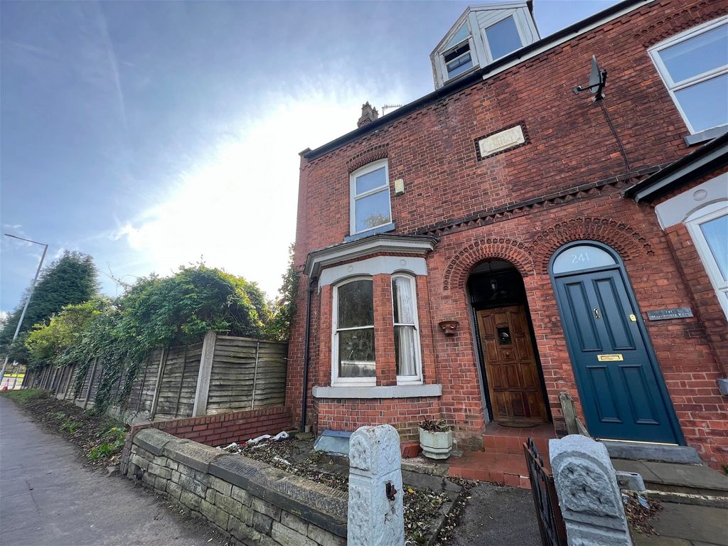 4 bed end terrace house for sale in Manchester Road, Stockport SK4, £