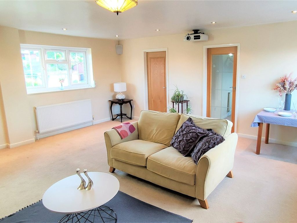 3 bed barn conversion for sale in Osborne Court, Brookside Road