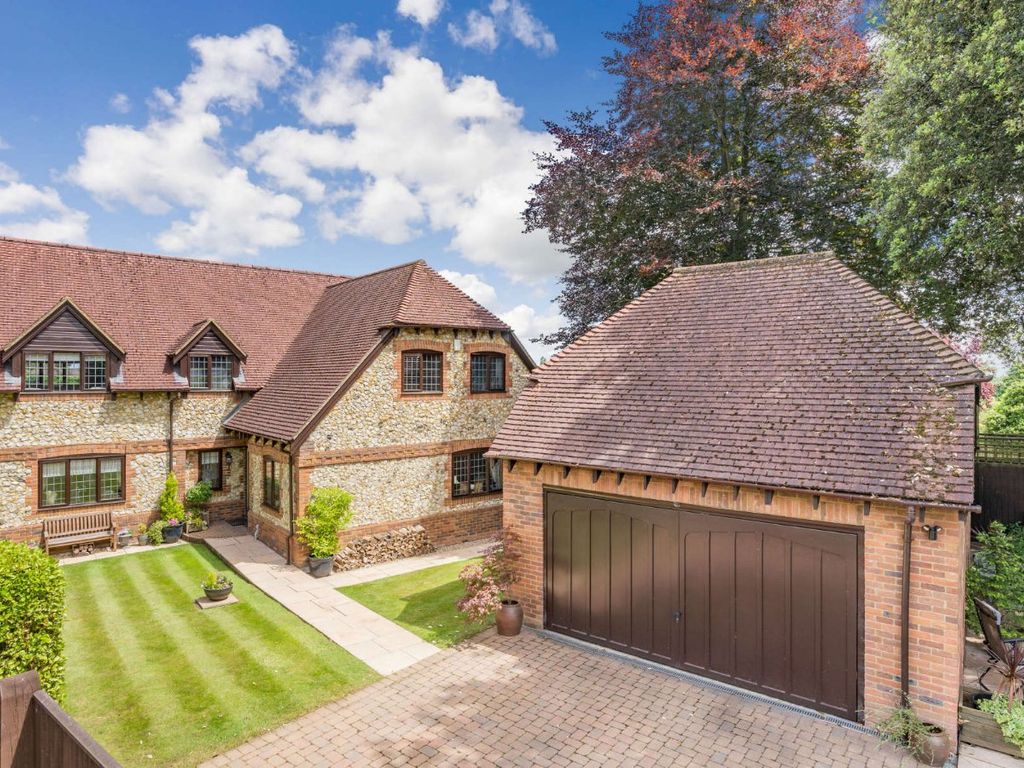 5 bed detached house for sale in The Beeches, Tilehurst, Reading RG31