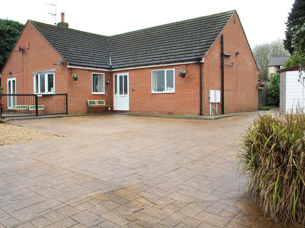 5 bed detached house for sale in Somercotes Hill, Somercotes, Alfreton