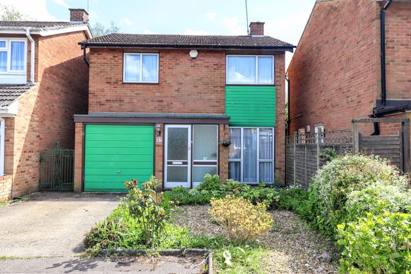 3 bed detached house for sale in Baccara Grove, Bletchley, Milton