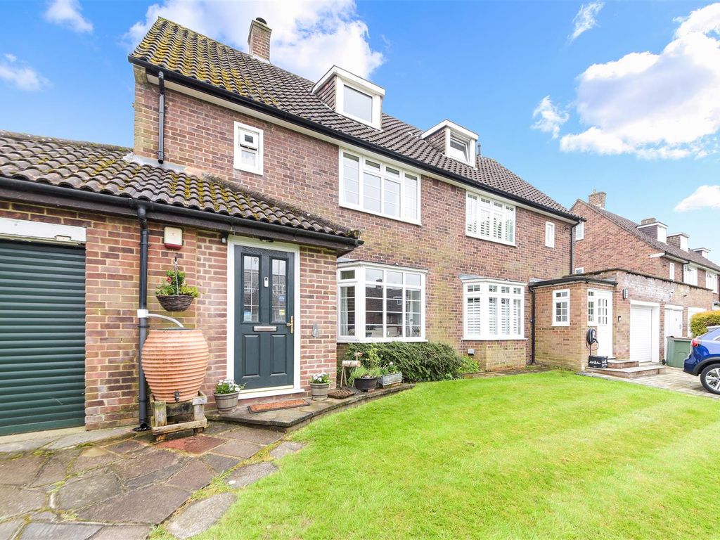 3 bed property for sale in Stratton Avenue, Wallington SM6, £700,000