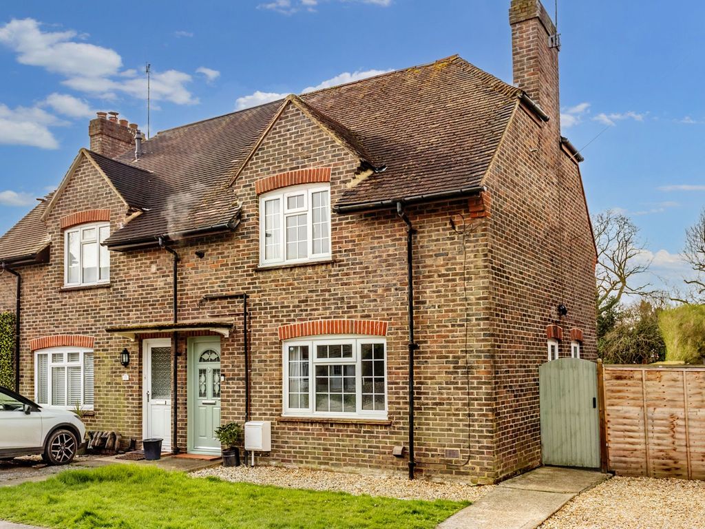 3 bed semidetached house for sale in Sackville Gardens, East Grinstead