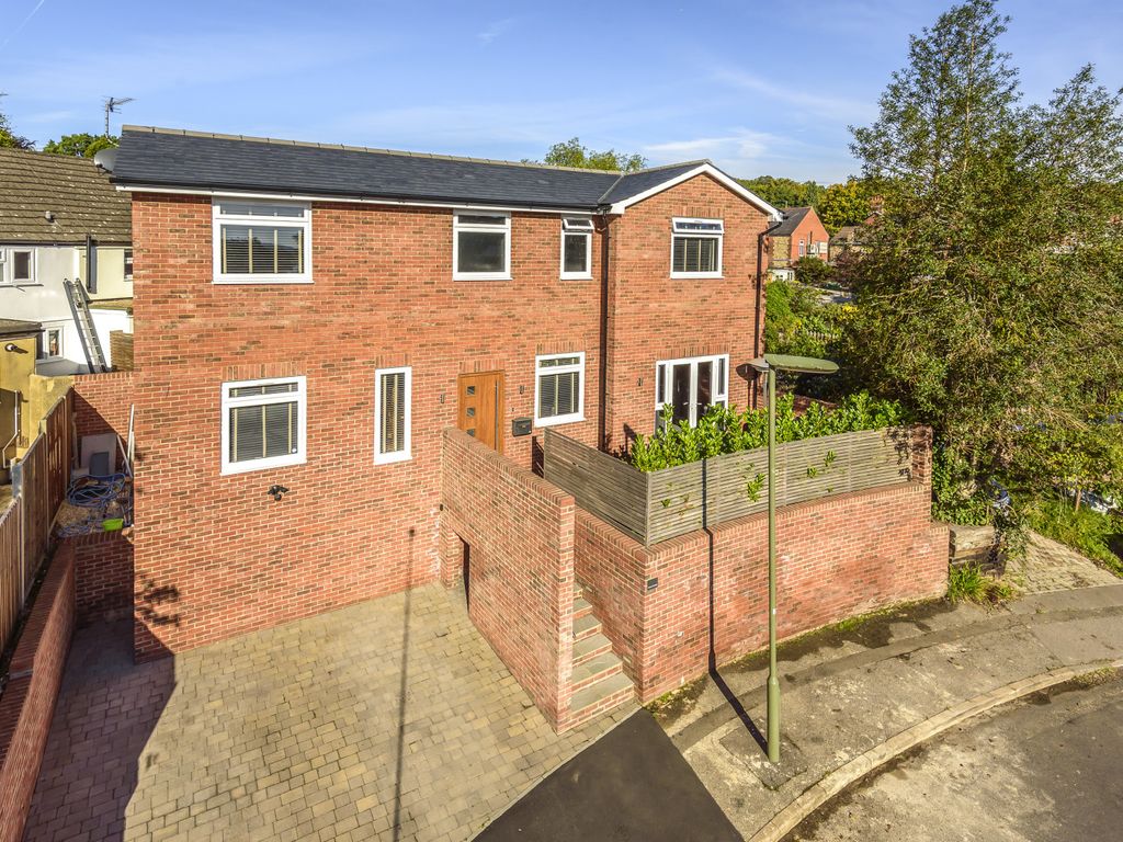 The Fairway, Farnham GU9  