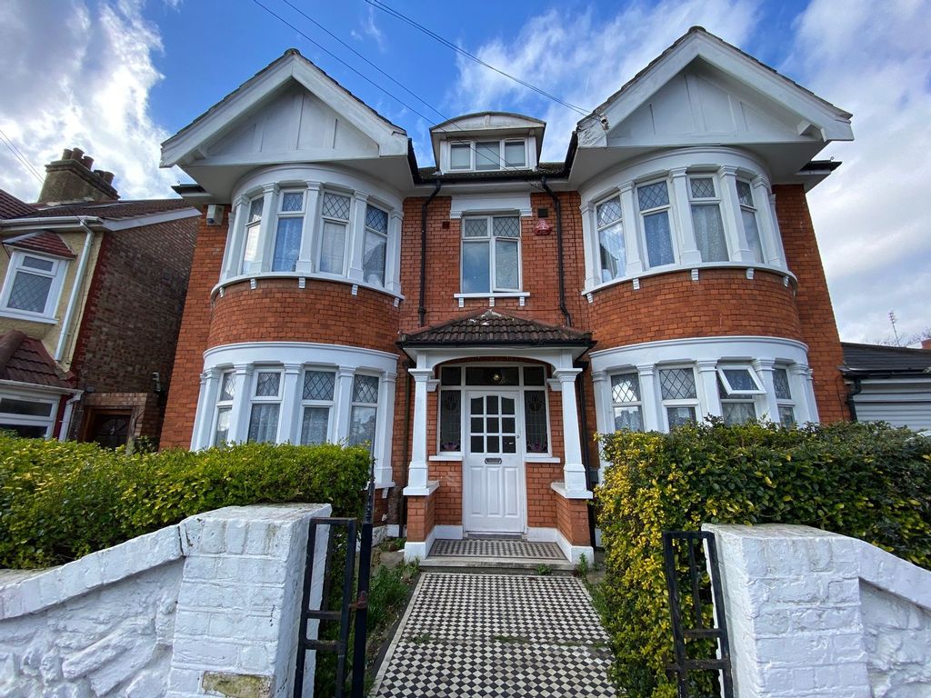 Property to rent in Hibernia Road, Hounslow TW3 Zoopla
