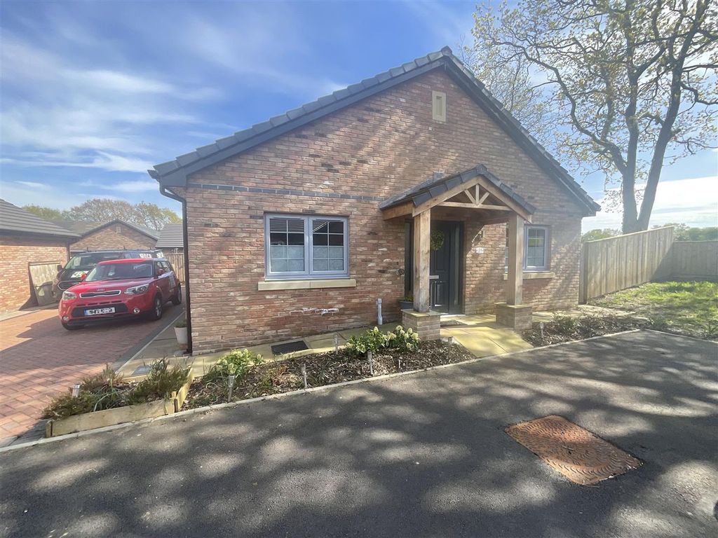 3 bed detached bungalow for sale in Llys Tirnant, Tycroes, Ammanford
