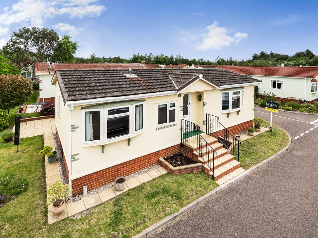 2 bed mobile/park home for sale in Maple Avenue, New Park, Bovey Tracey, Newton Abbot TQ13, £