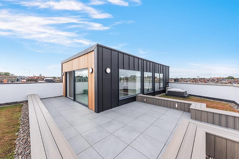 2 bed flat to rent in Munster House, 676A Fulham Road, London SW6, £