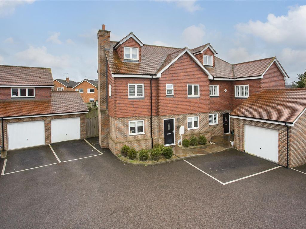 4 bed semidetached house for sale in Red Lion Square, Borough Green, Sevenoaks TN15 Zoopla