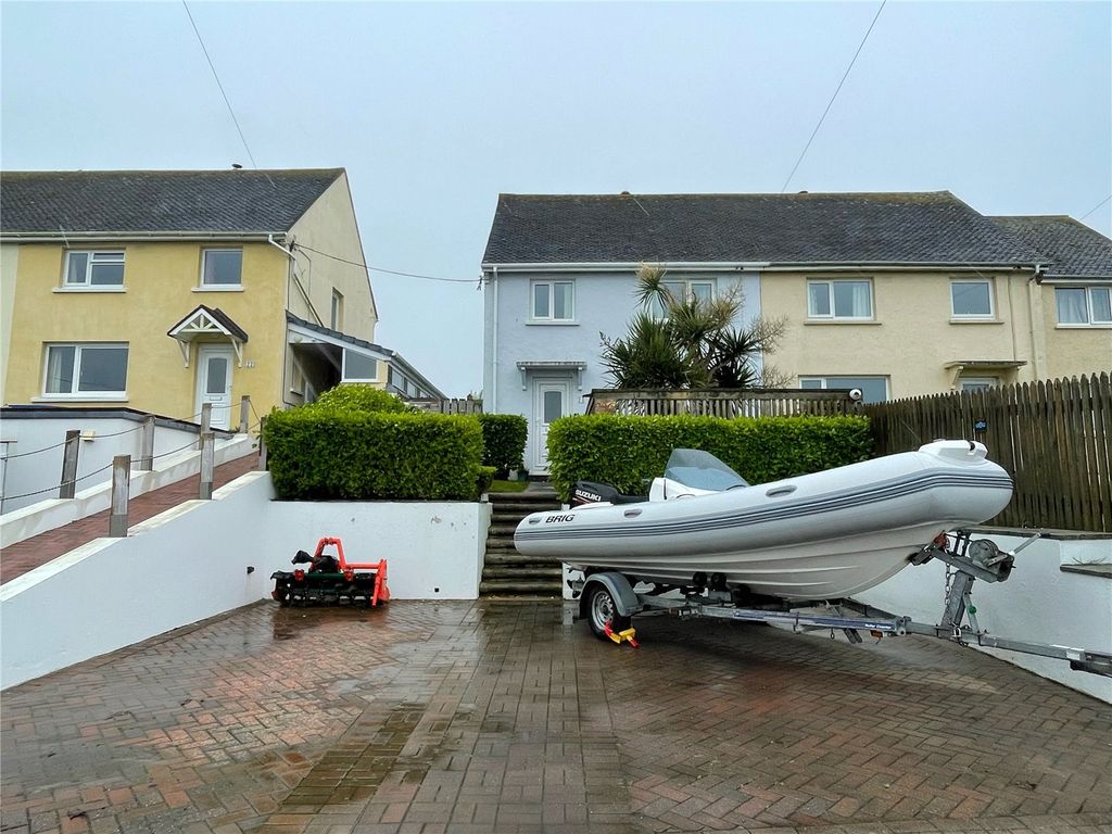 3 bed semidetached house for sale in Millmoor Way, Broad Haven