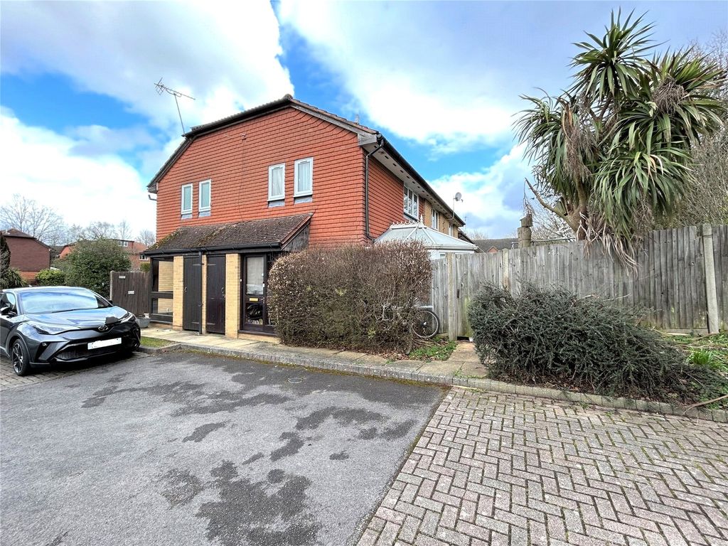 1 bed terraced house for sale in Portia Grove, Warfield, Bracknell