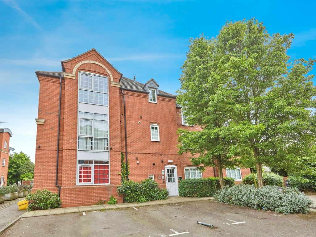 2 bed flat for sale in Caxton Court, BurtonOnTrent DE14, £100,000