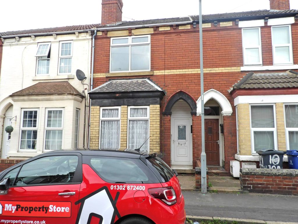 1 bed flat to rent in Broughton Avenue, Bentley, Doncaster DN5, £450