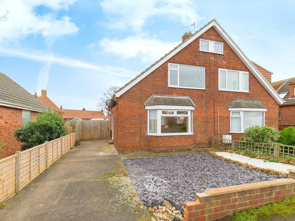 2 bed semidetached house for sale in Meadowfields, Whitby, North