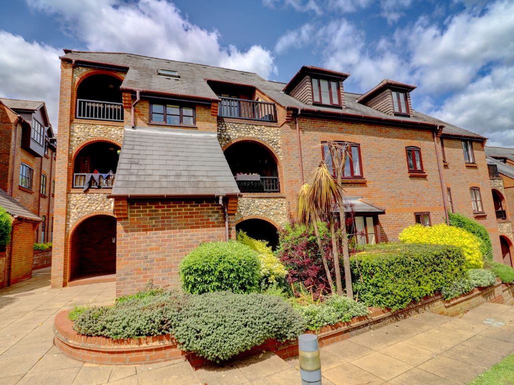 2 bed flat for sale in Kingsmead Road, High HP11 Zoopla