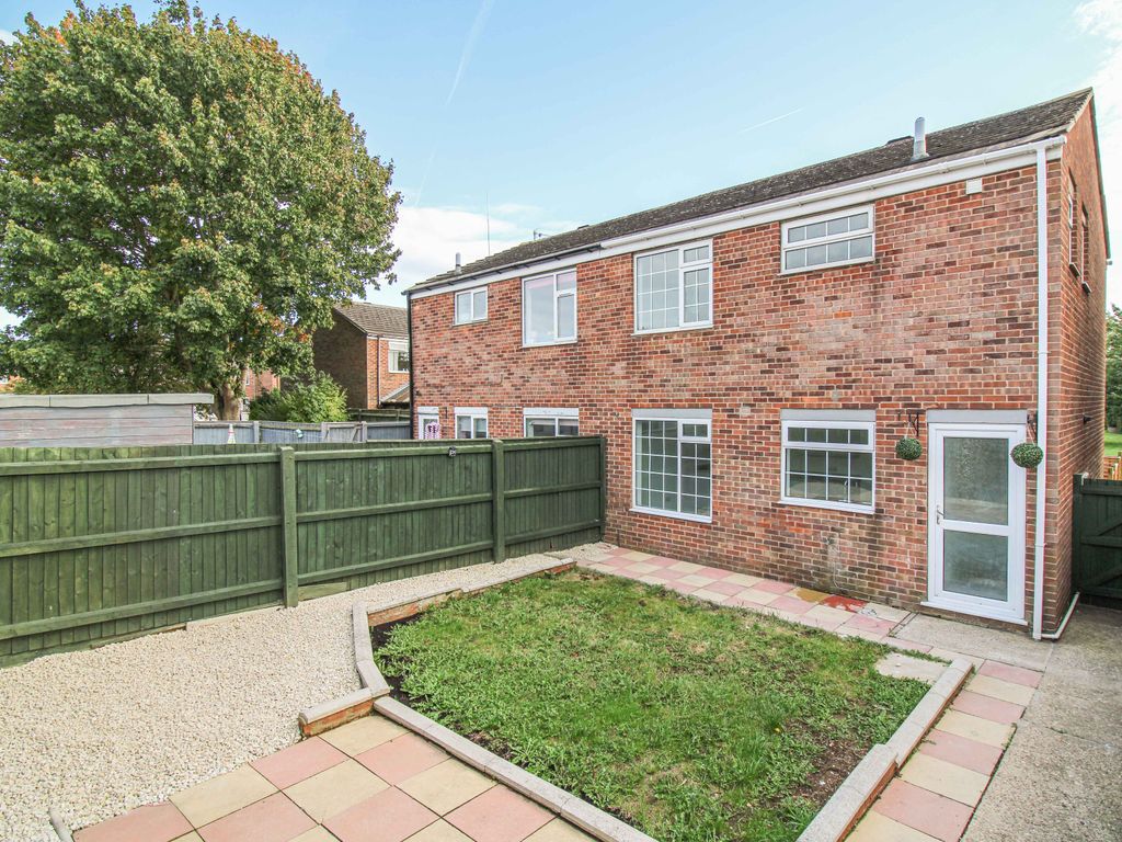 3 bed semidetached house for sale in Beverley Close, HoltonLeClay