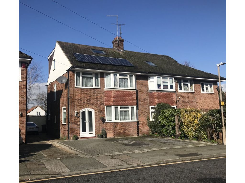 5 bed semidetached house for sale in Hunter Avenue, Brentwood CM15, £