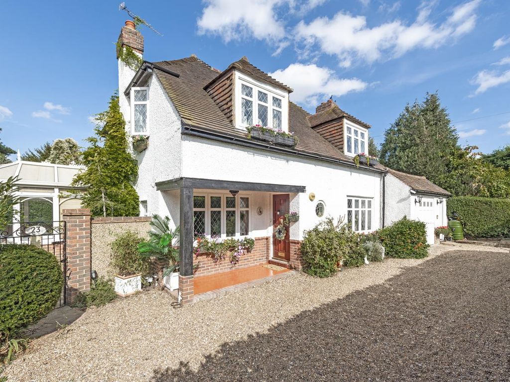 4 bed property for sale in The Headway, Ewell, Epsom KT17, £1,000,000